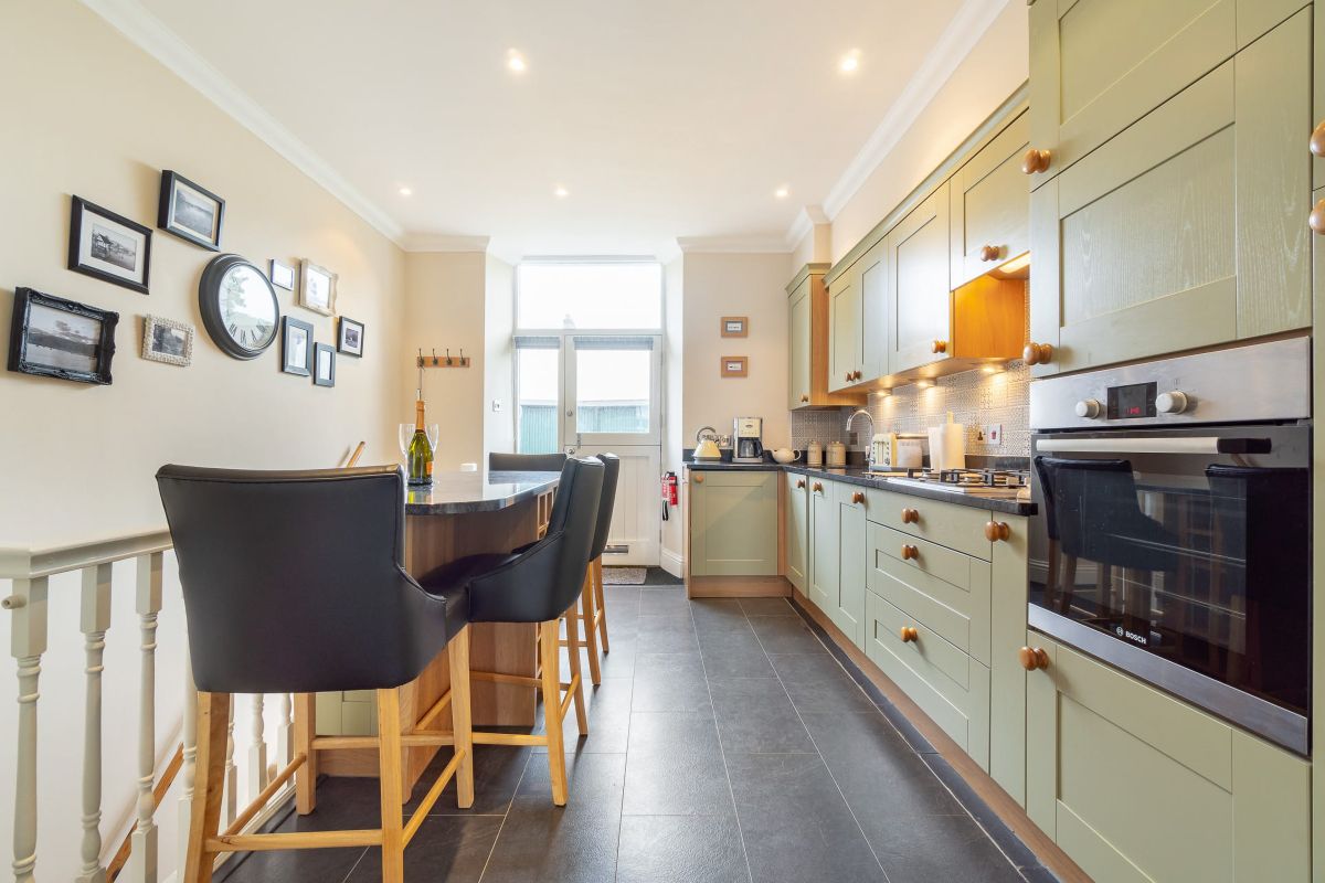 Chapel House at No 8, listing photograph 4