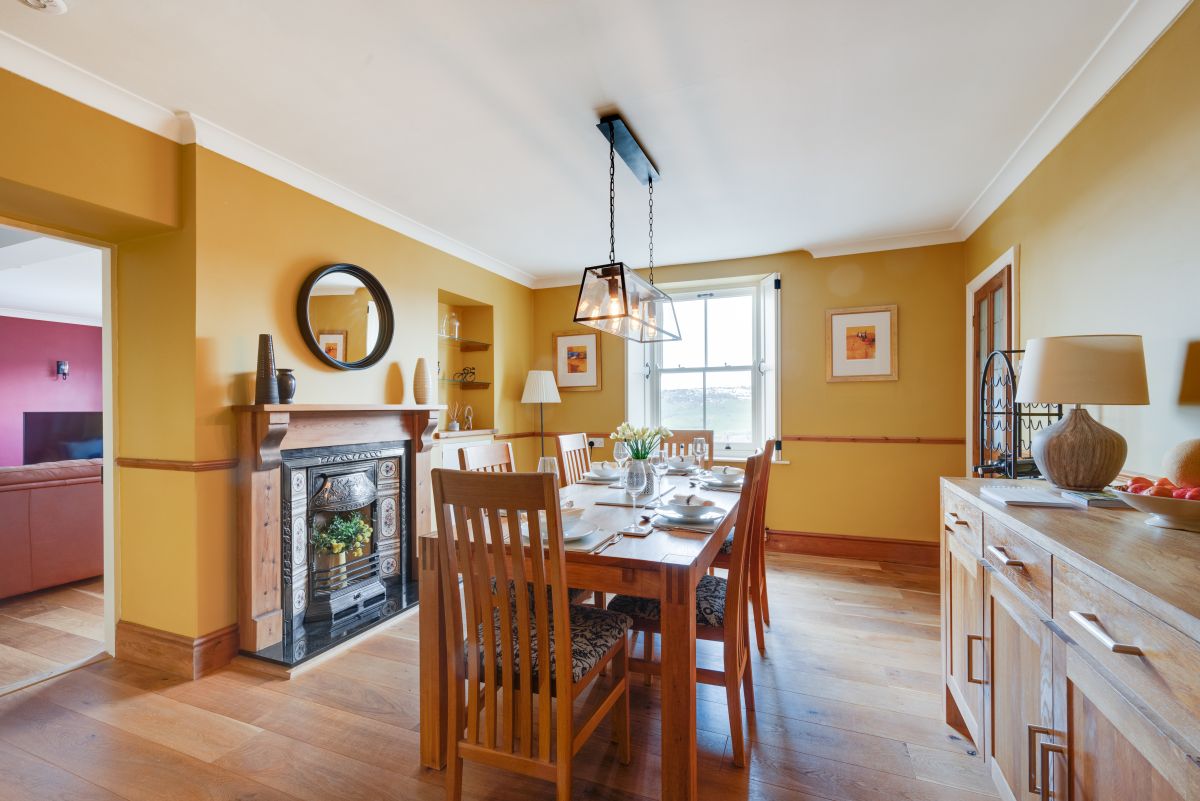 Springbank, listing photograph 2