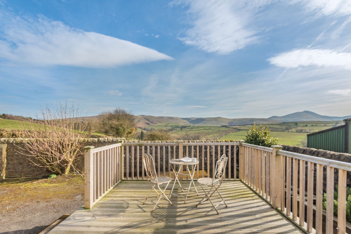 Maes Shepherds Hut, listing photograph 2
