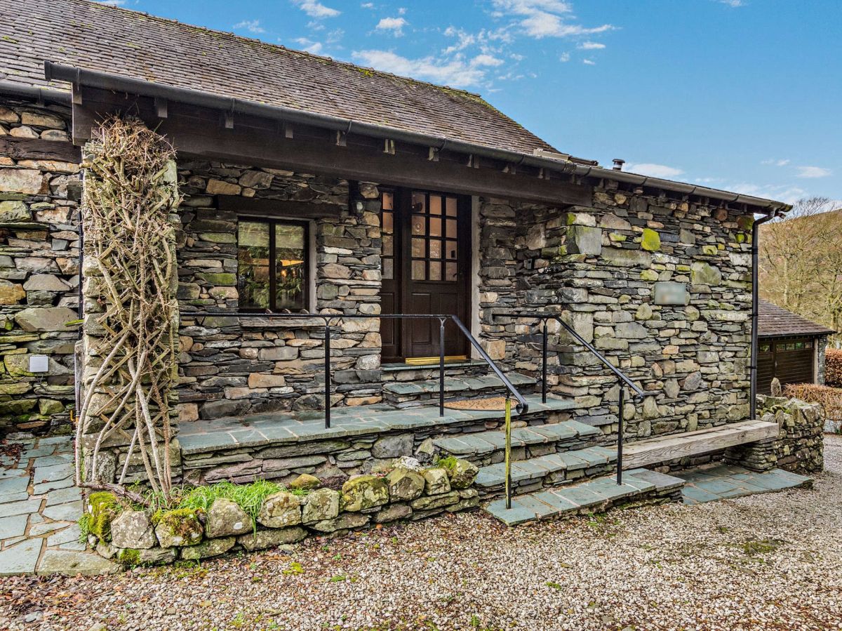 How Head House, listing photograph 3