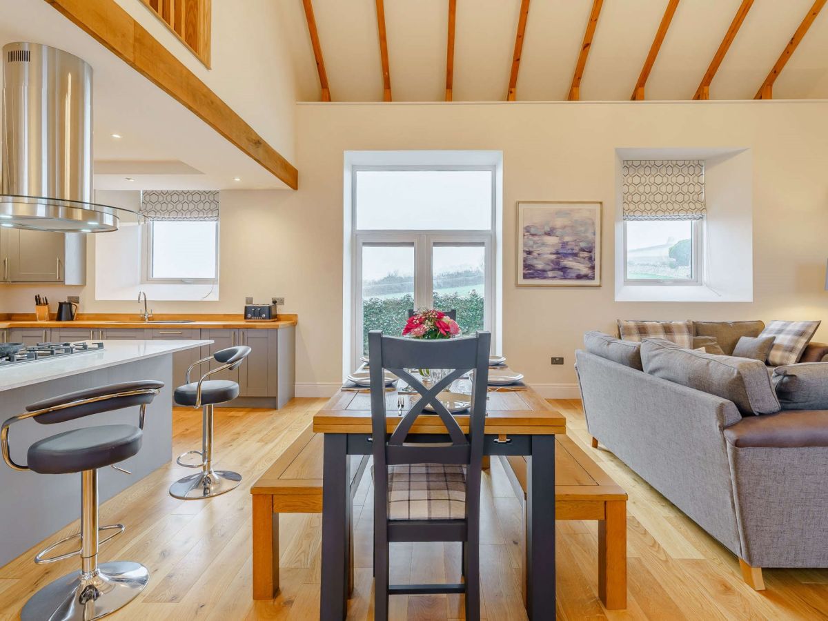 Bay Hall, listing photograph 6
