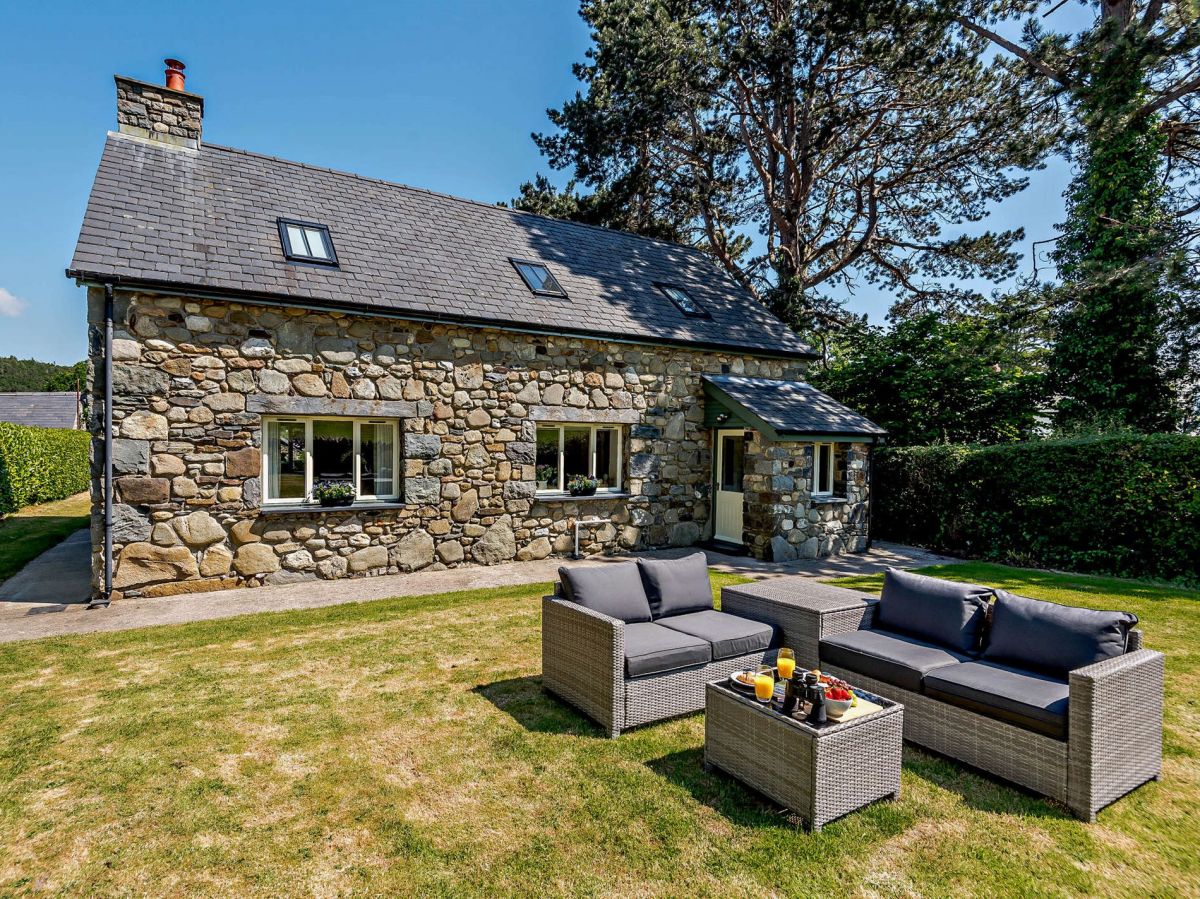 Ty Carreg Rowen