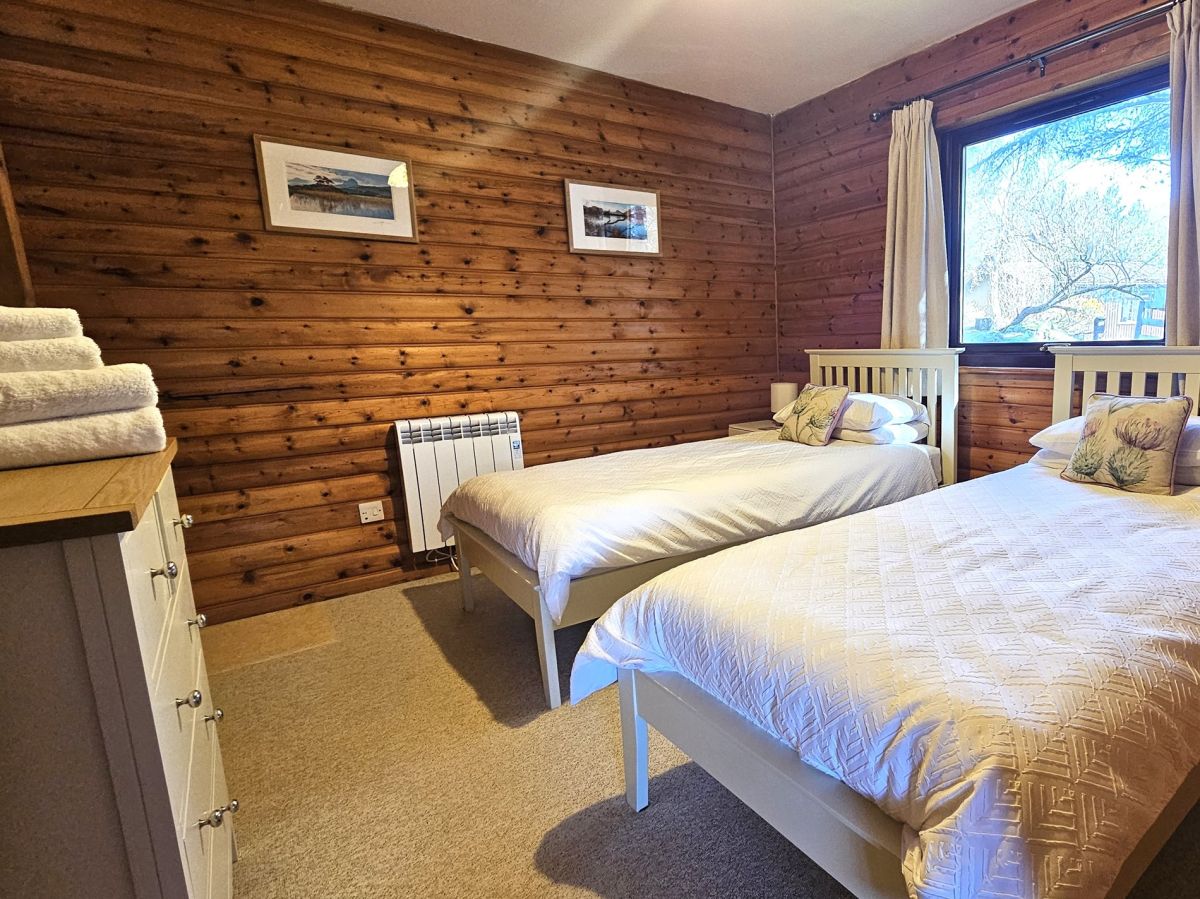Macleod Chalet, listing photograph 12