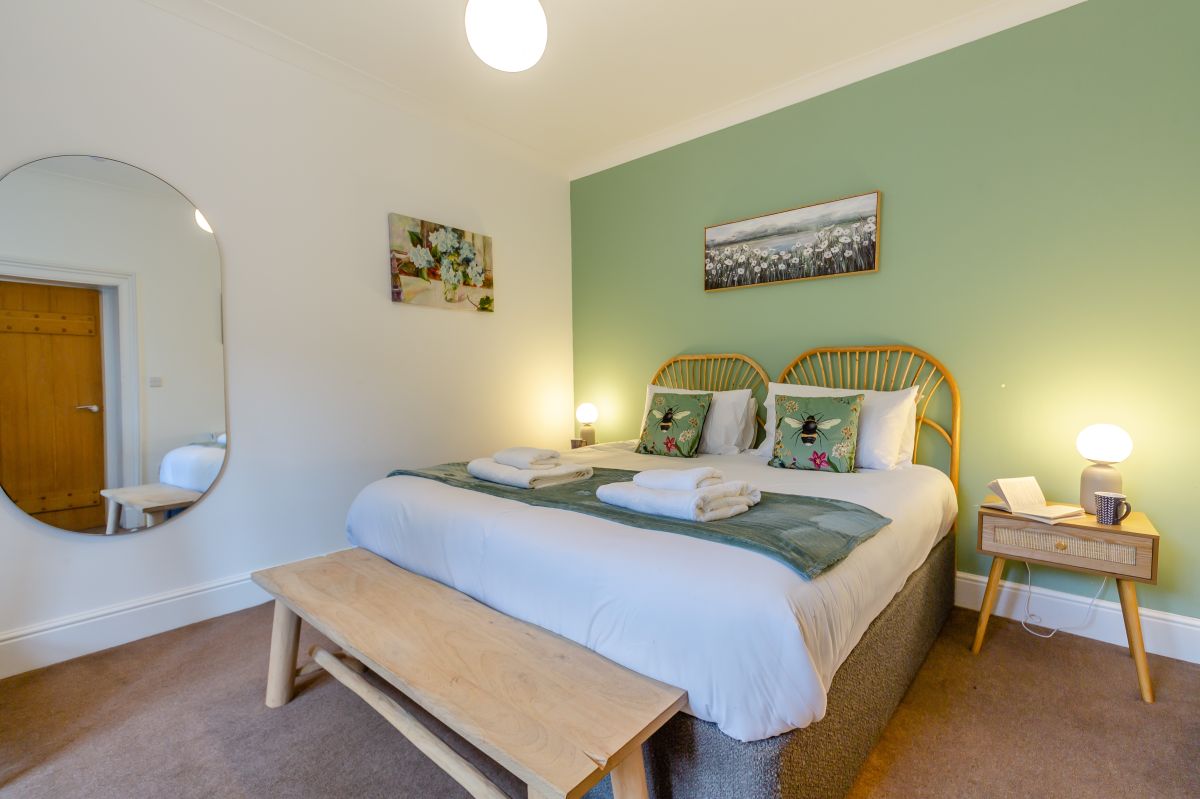 Fairy Glen Apt One, listing photograph 4