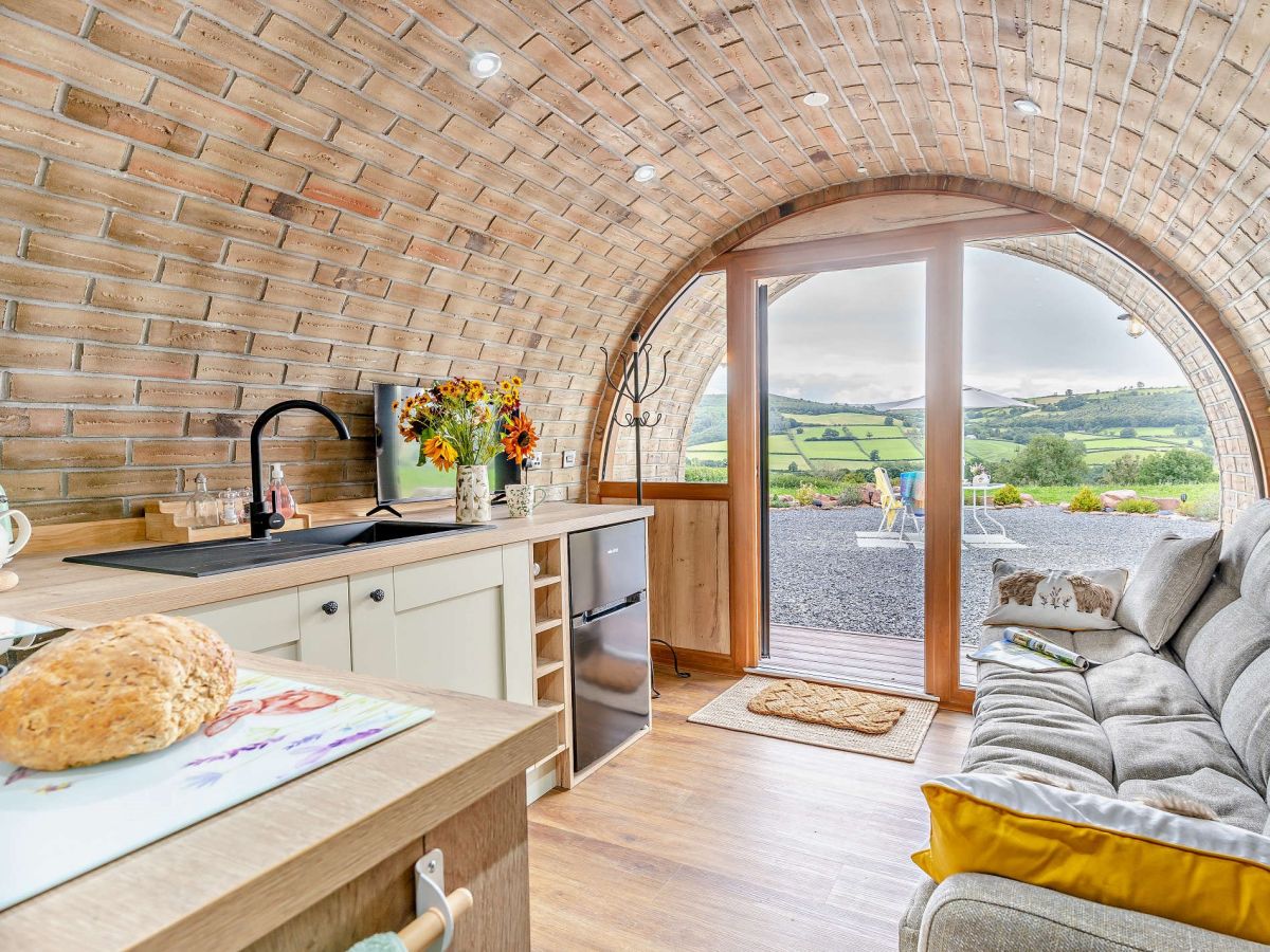 Peregrine's Nook, listing photograph 9