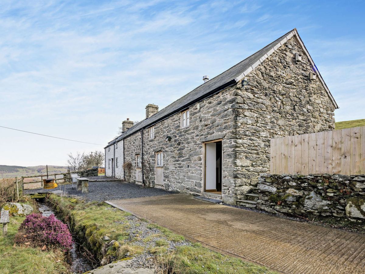 Ty Mawr, listing photograph 2