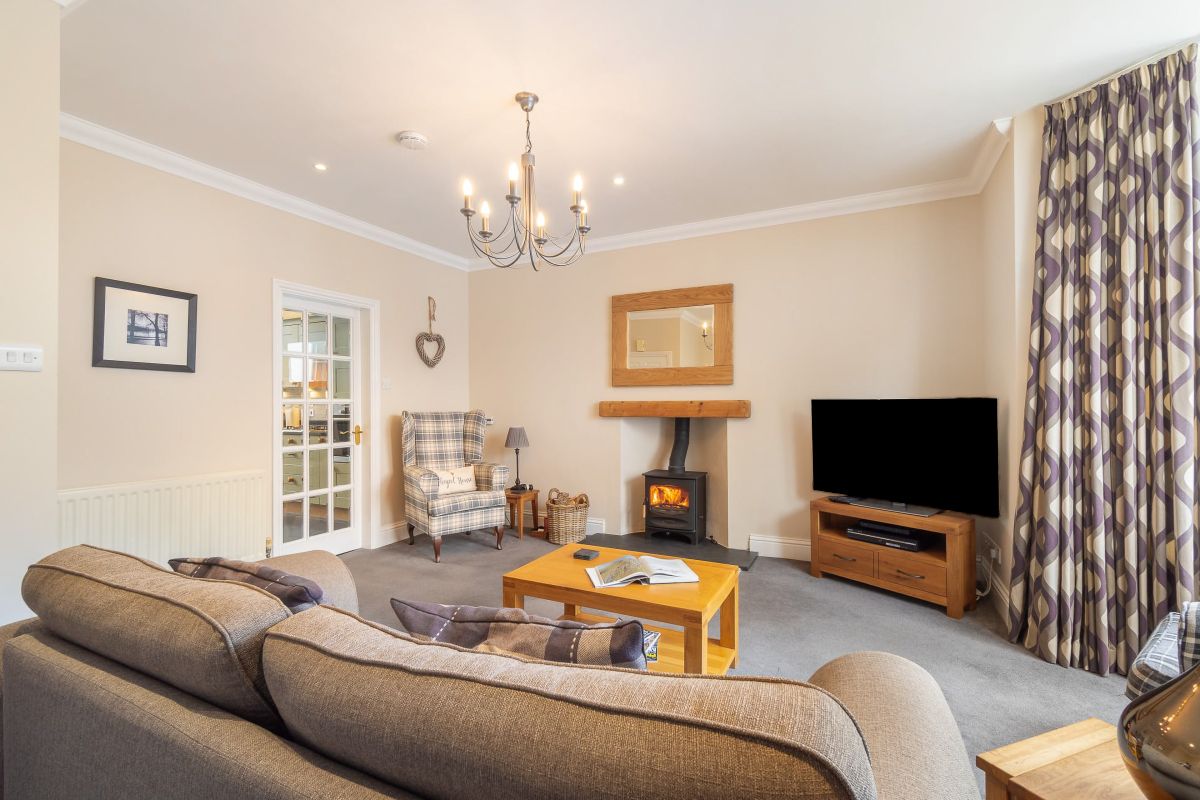 Chapel House at No 8, listing photograph 3