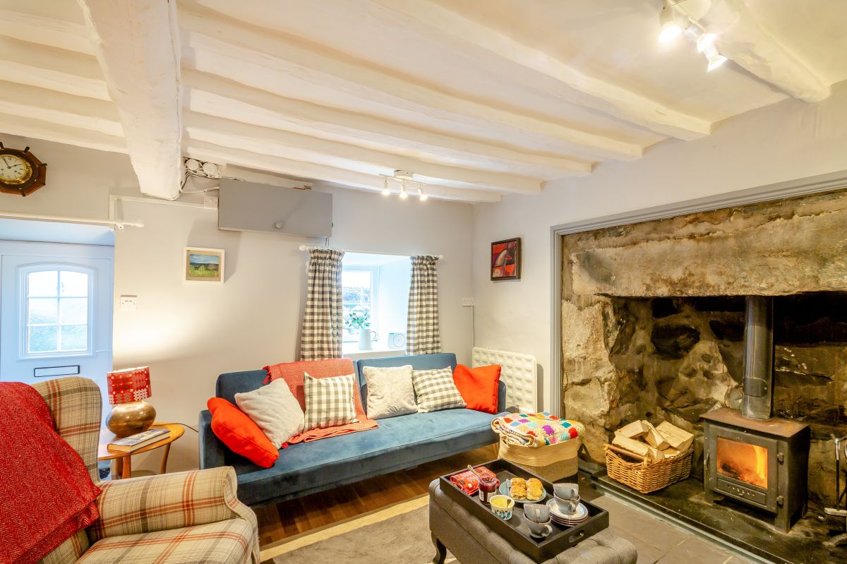 Tomen Y Mur Cottage, listing photograph 6
