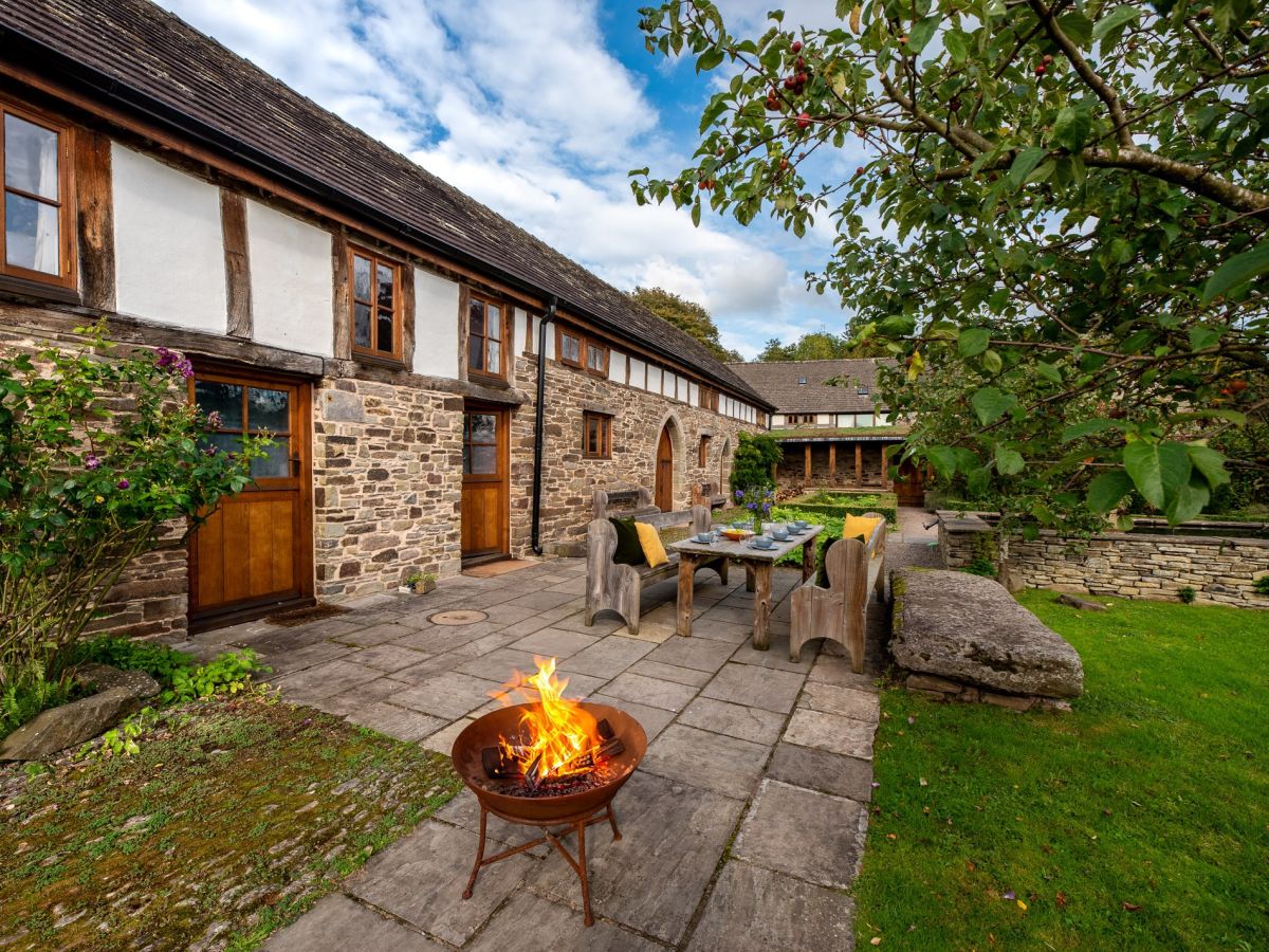 The Medieval Barn, listing photograph 11