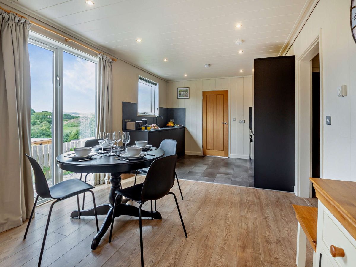 Honey Bee Lodge, listing photograph 8