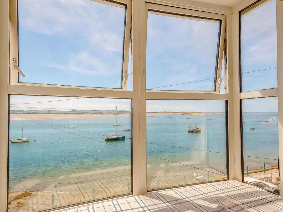 Sea View House, listing photograph 9