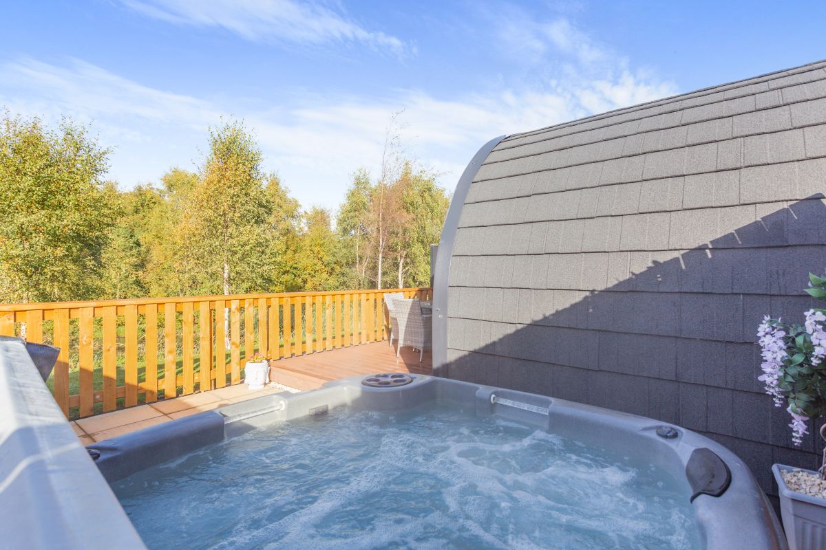 Hot Tub Hideaway 4, listing photograph 7