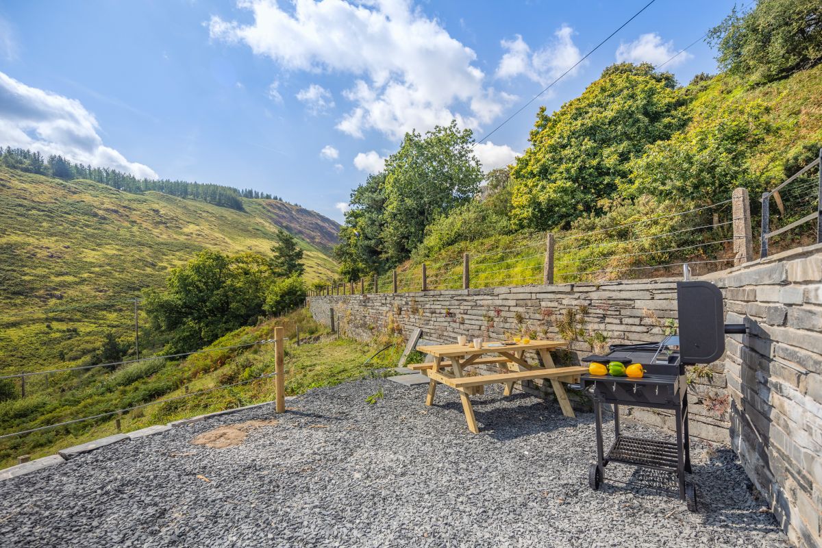 Pen Y Garreg Y Cwrt, listing photograph 7