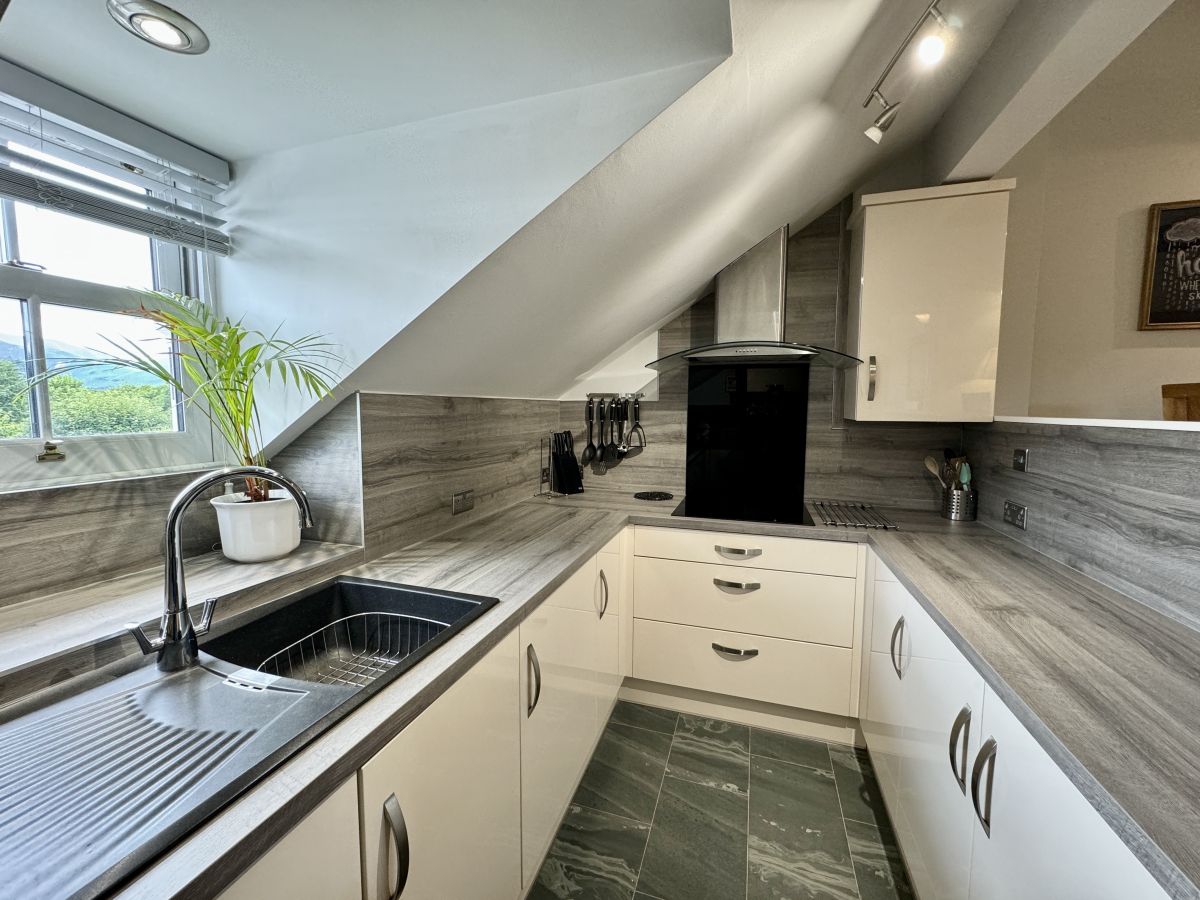 Bridge House Apartment 3, listing photograph 8