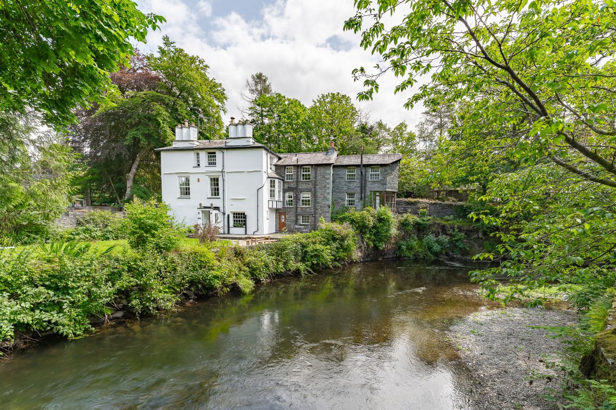 Riverside Lodge
