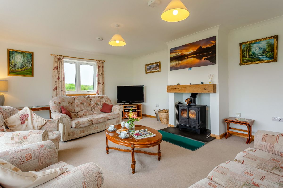 Fearna Cottage, listing photograph 2