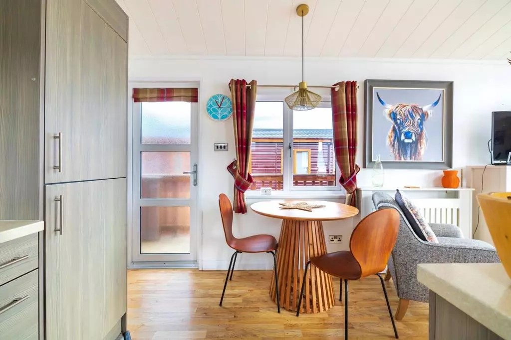 Loch Ness Lodge, listing photograph 4