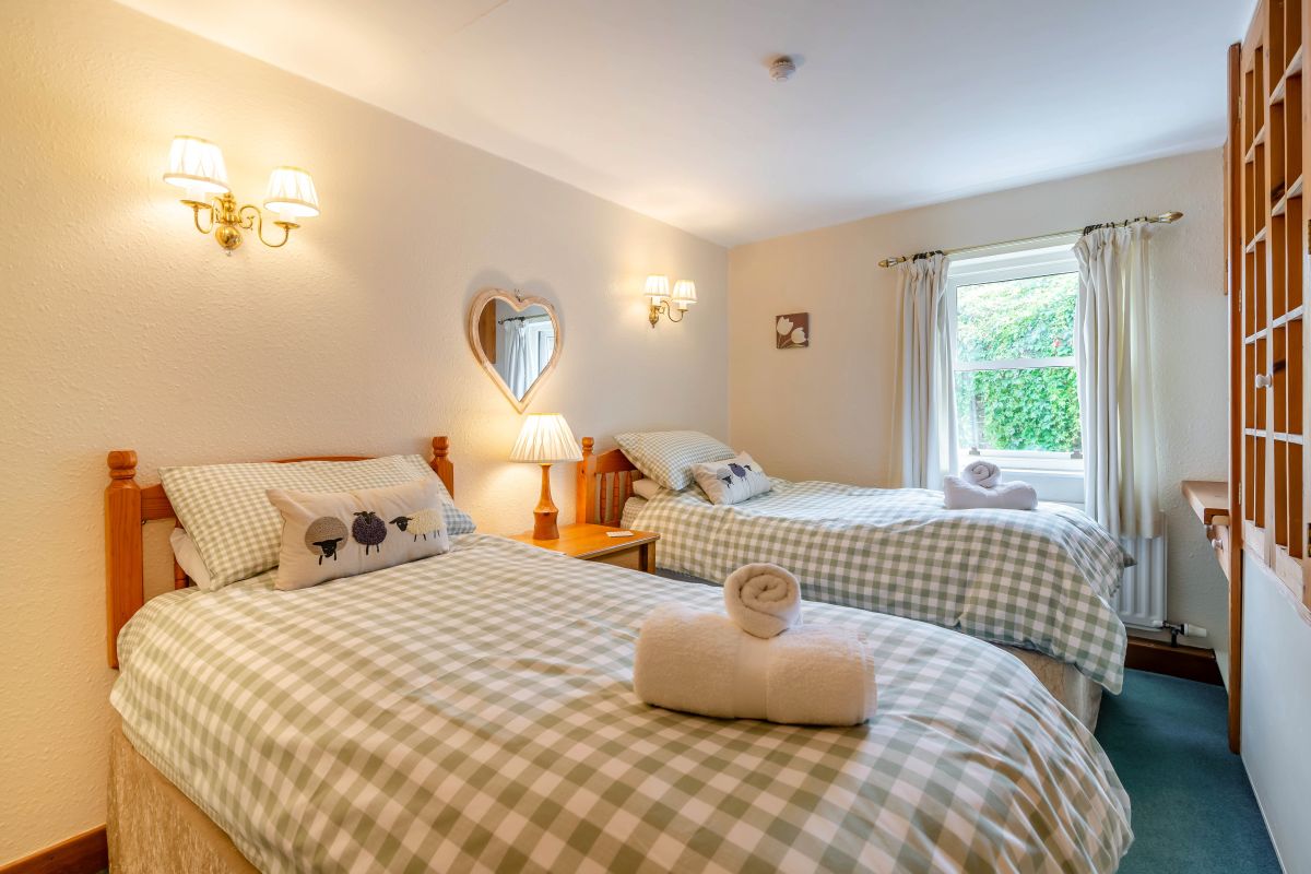 East Cottage, listing photograph 7