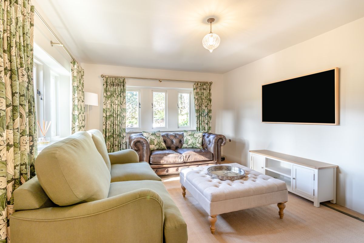 Holmlea - Calver, listing photograph 7