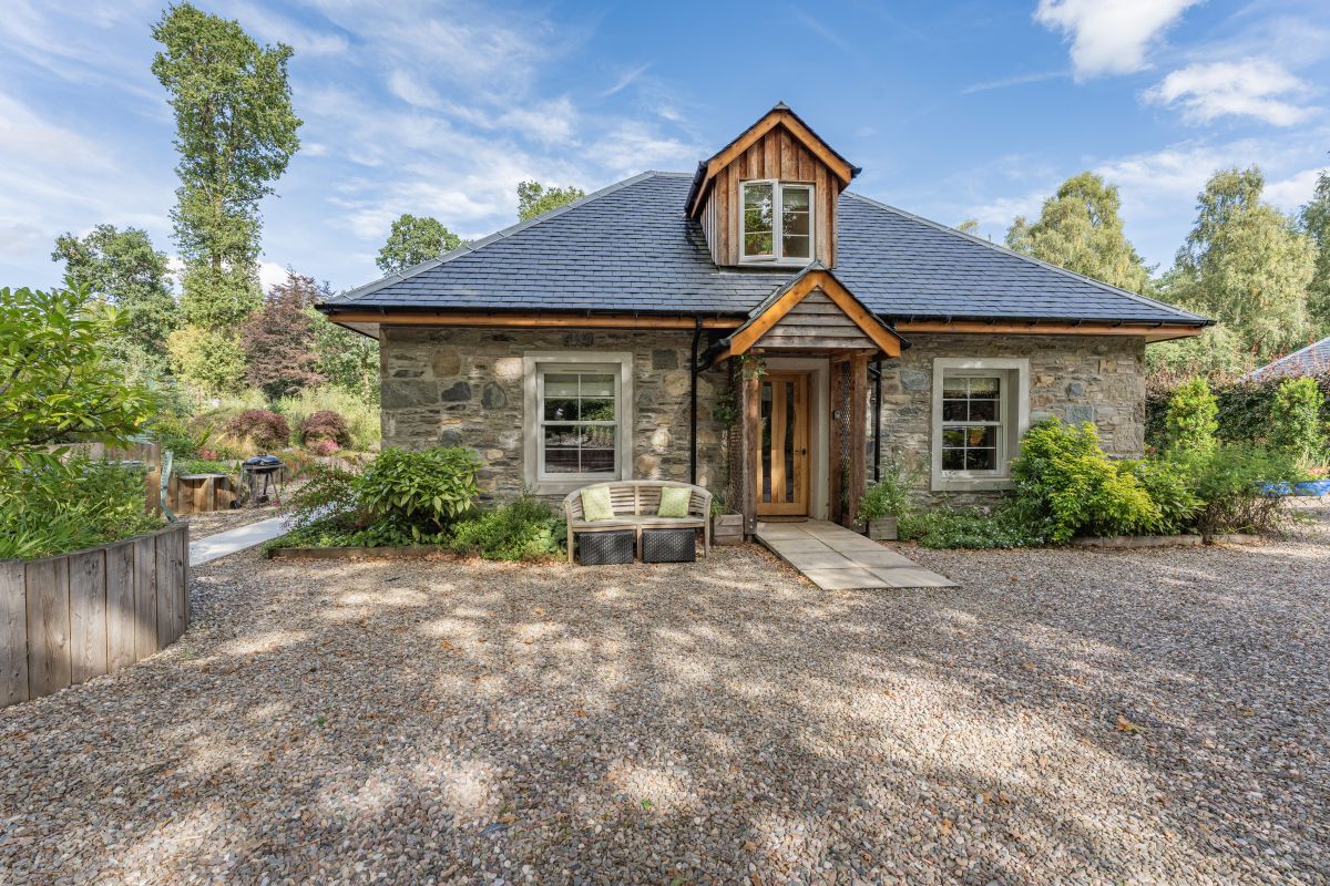 Oak Tree Cottage - Dunkeld, listing photograph 2