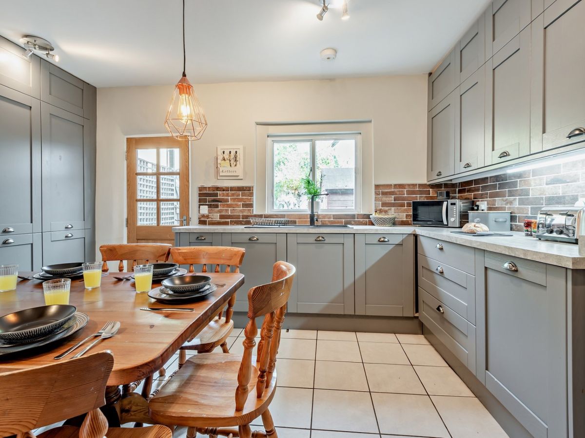 Chestnut Hill Cottage, listing photograph 4