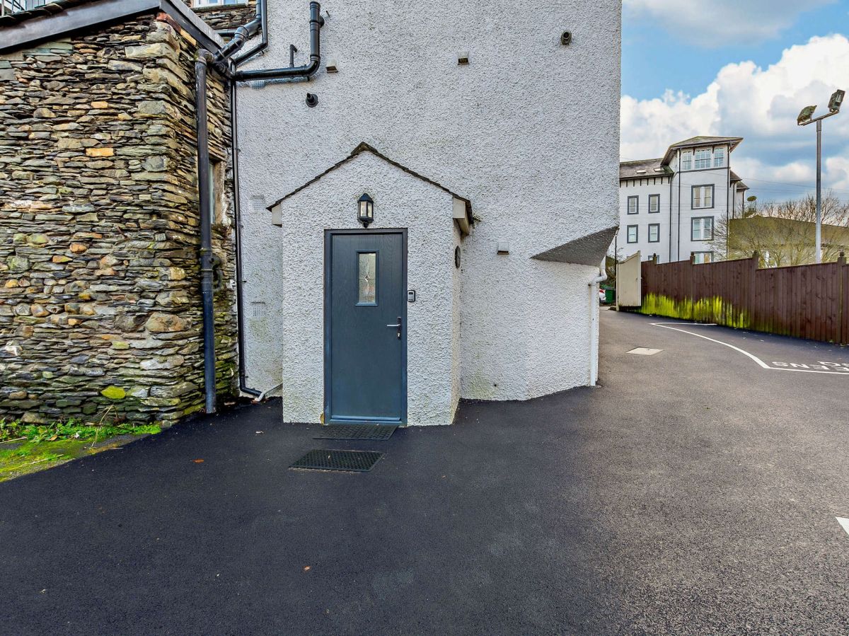 Aarons Place, listing photograph 11