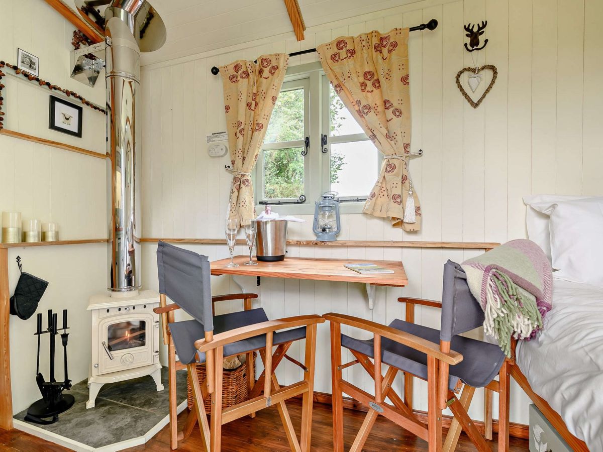 The Hut Above Hay, listing photograph 4
