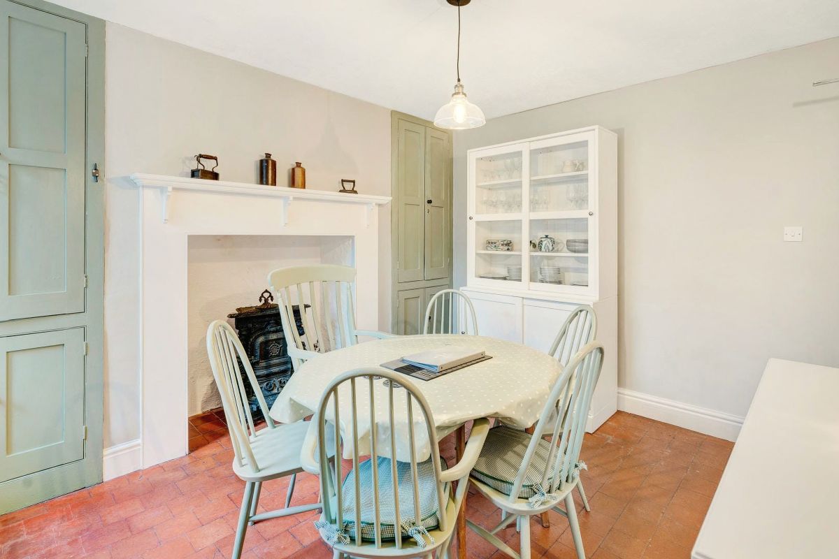 3 Swiss Villas, listing photograph 4