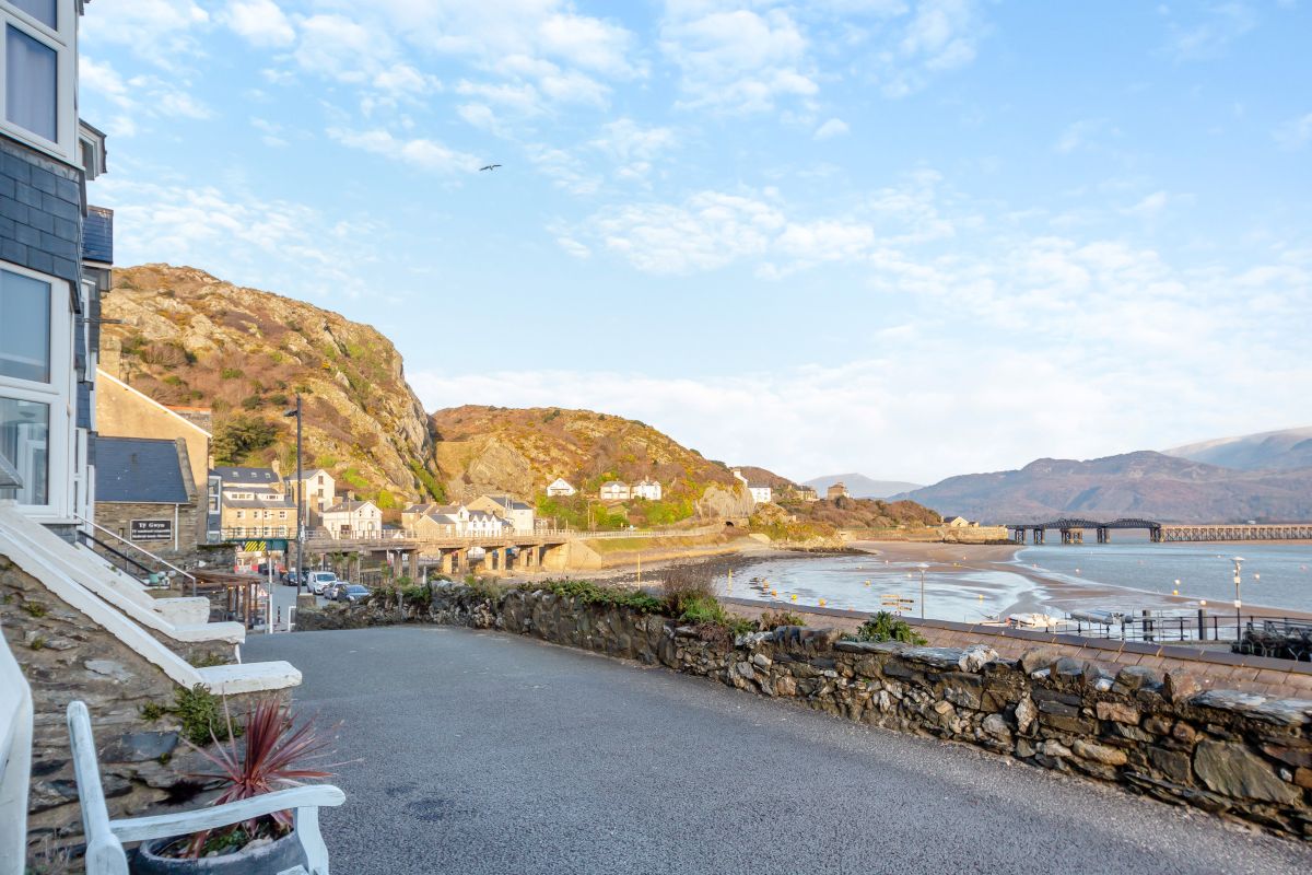 Barmouth Harbour View, listing photograph 5