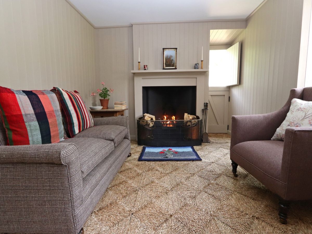 Square Cottage - Airlie, listing photograph 3