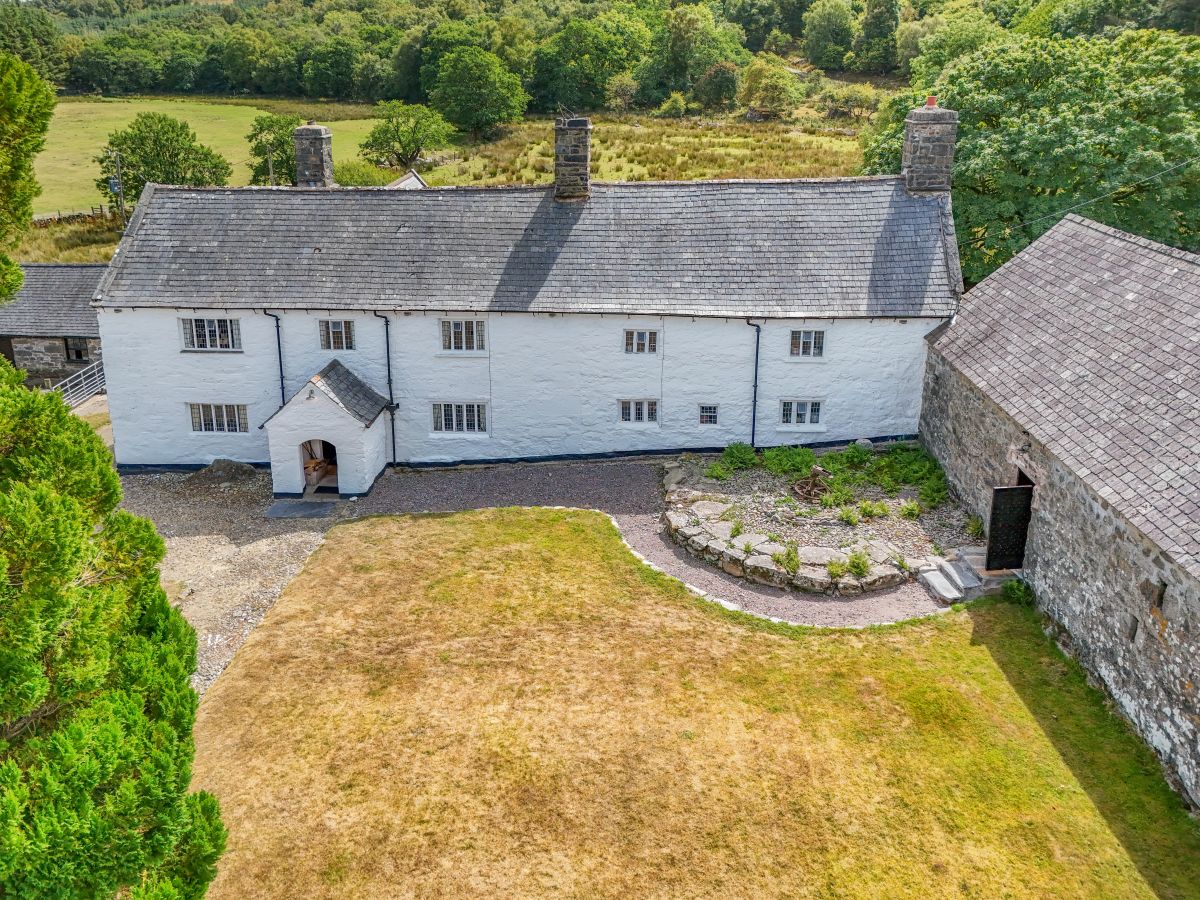 Gilar House