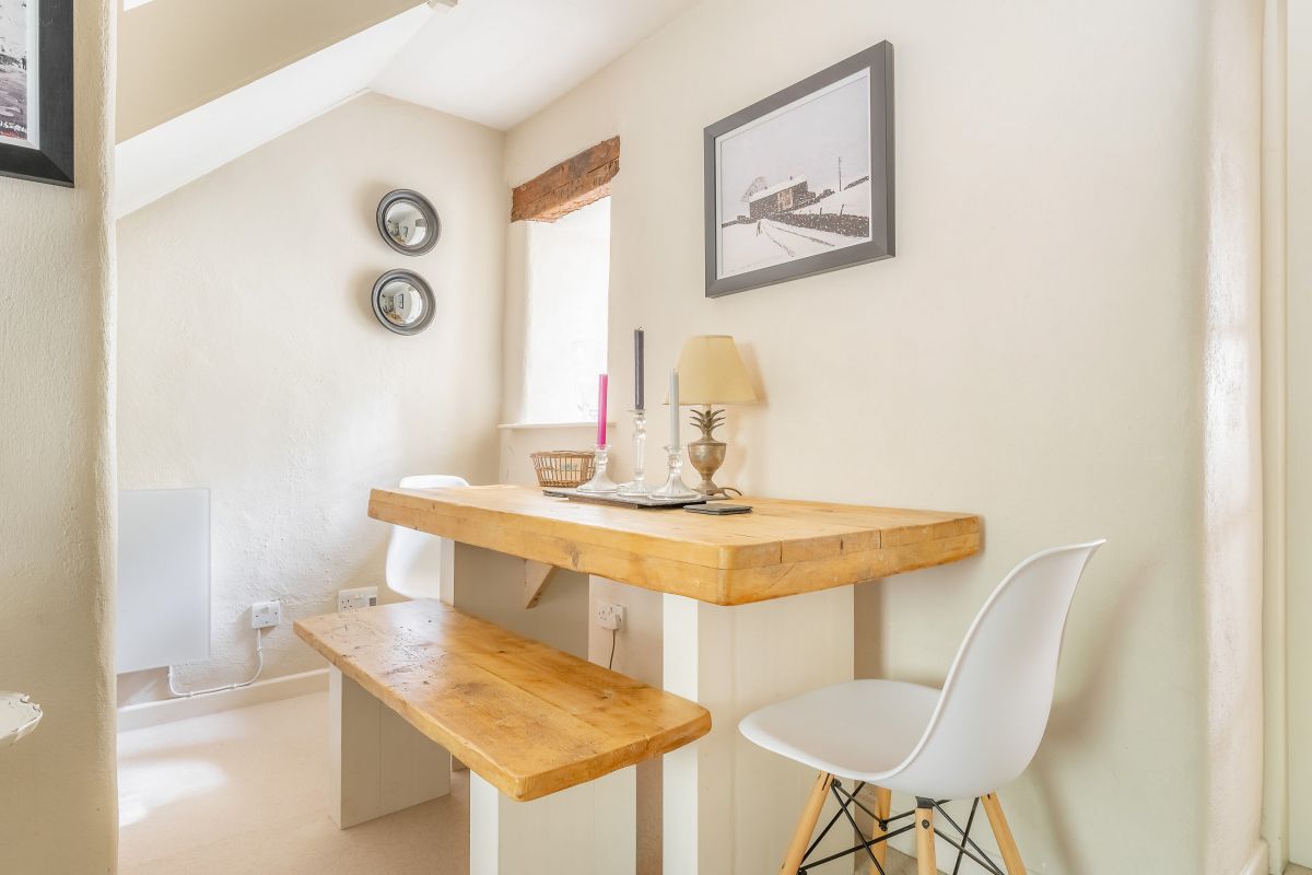 Horseshoe Cottage, listing photograph 4