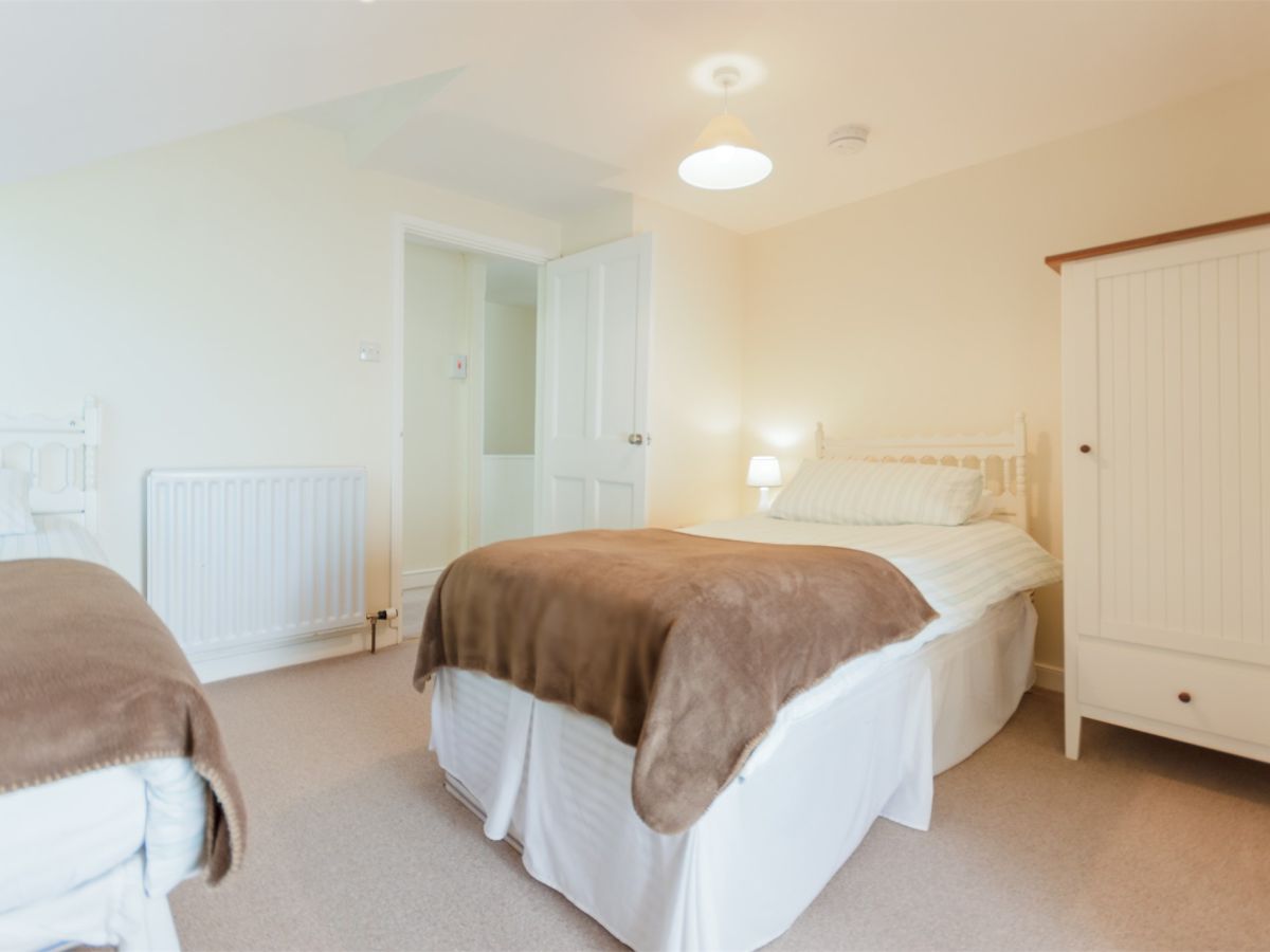 Glan Y Mor, listing photograph 12