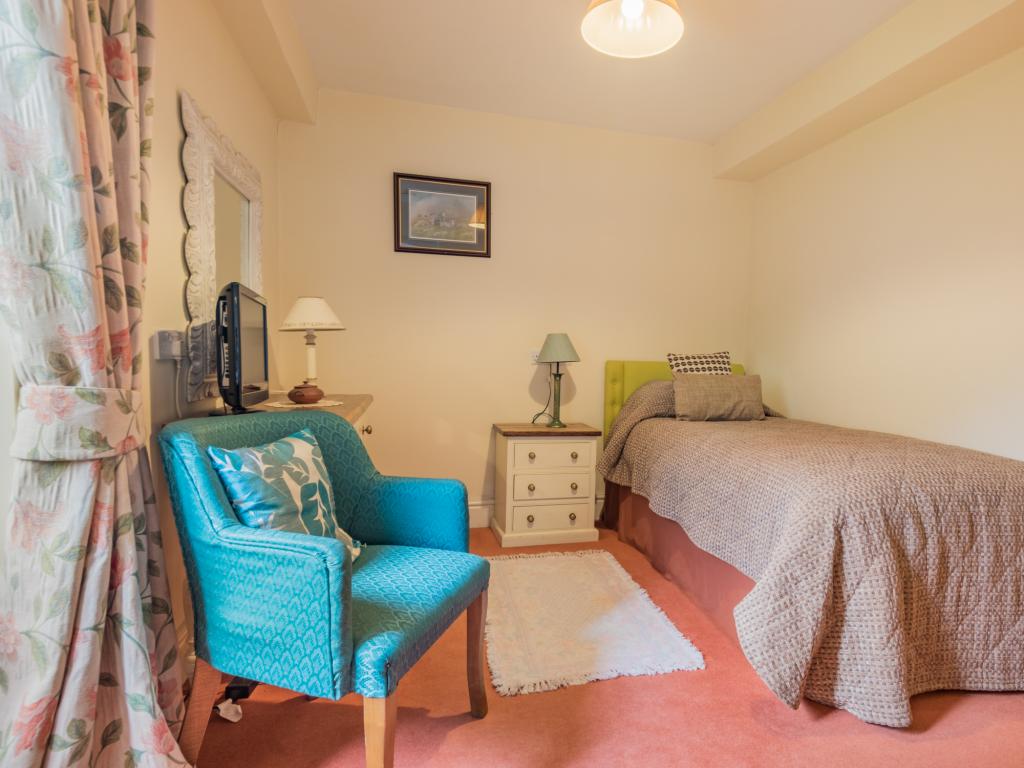 Dovedale Cottage, listing photograph 9