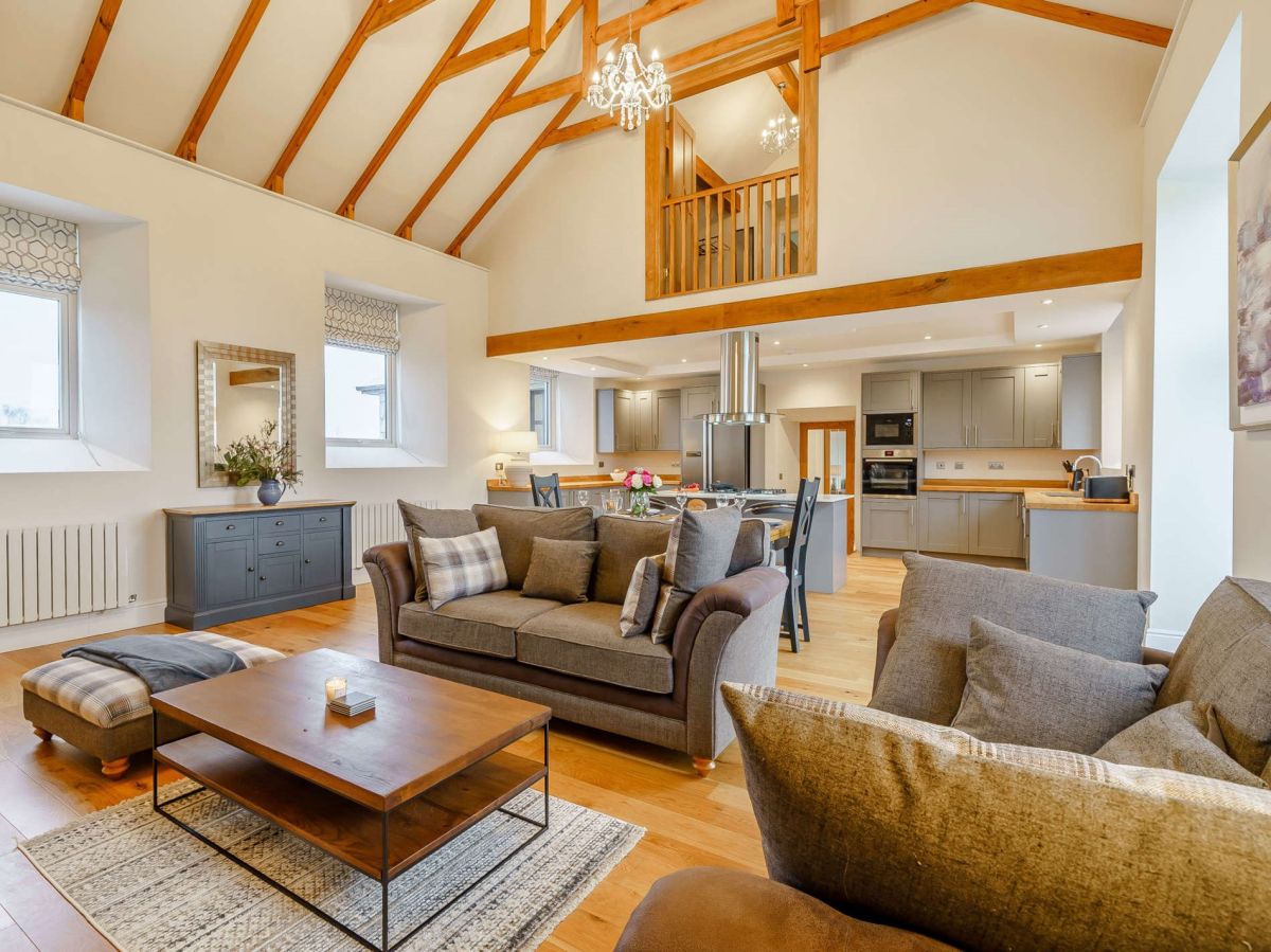 Bay Hall, listing photograph 2