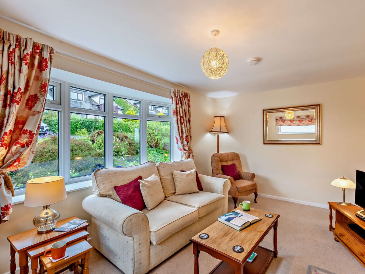 14 Manesty View, listing photograph 2