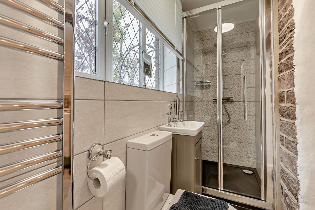 South View - Flash, listing photograph 10