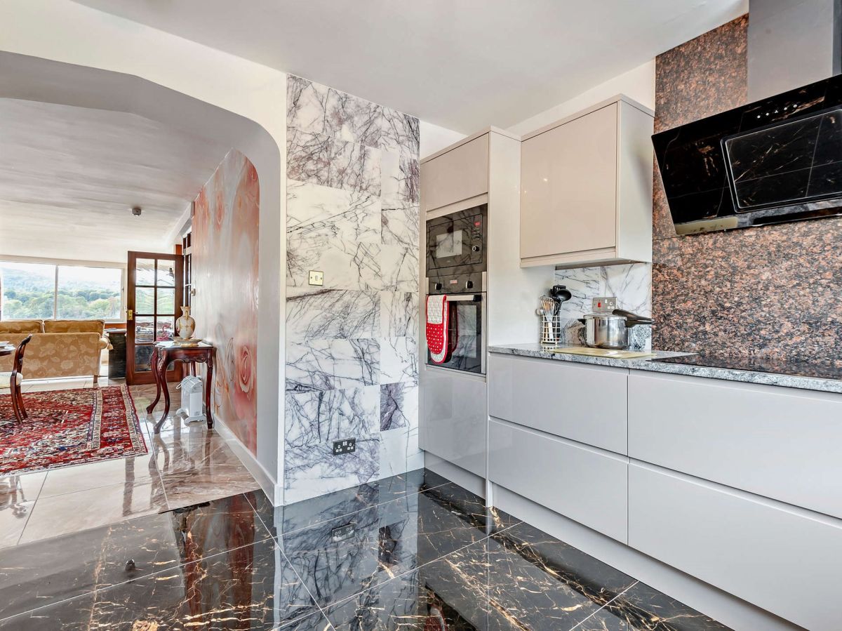 Lakeshore Penthouse, listing photograph 8