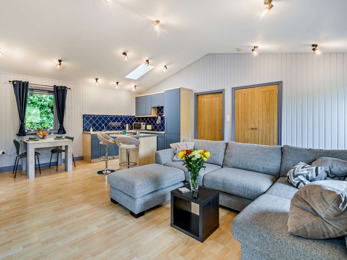 Silverwood Lodge, listing photograph 2
