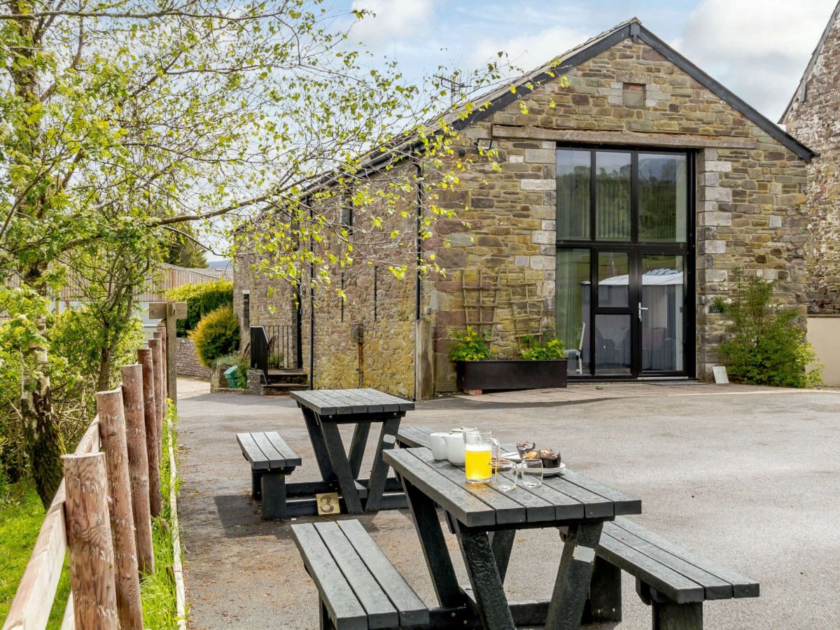 Barley Store Llanilid Un