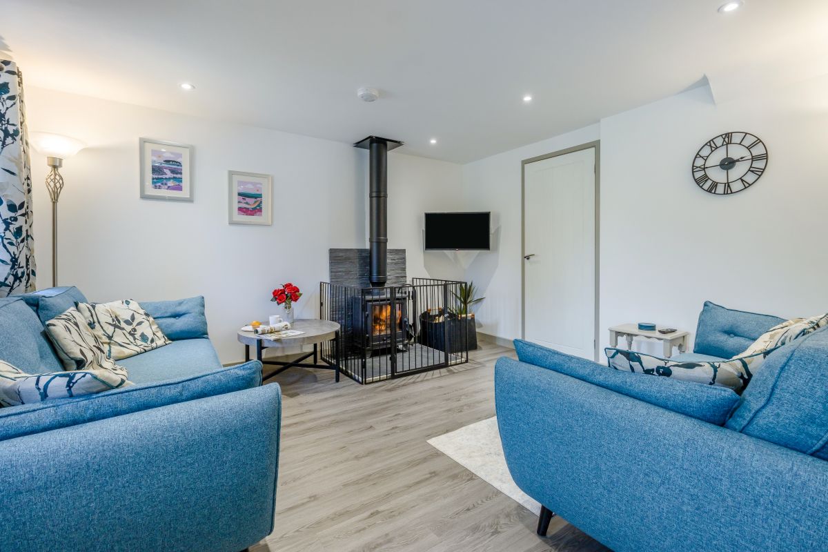 Ty Chwarel, listing photograph 11