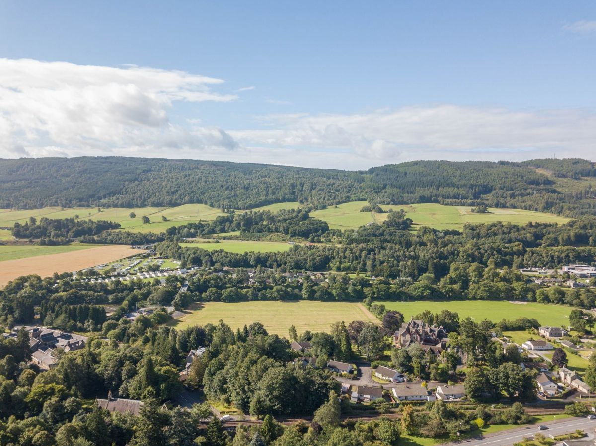 Lower Oakfield, listing photograph 5