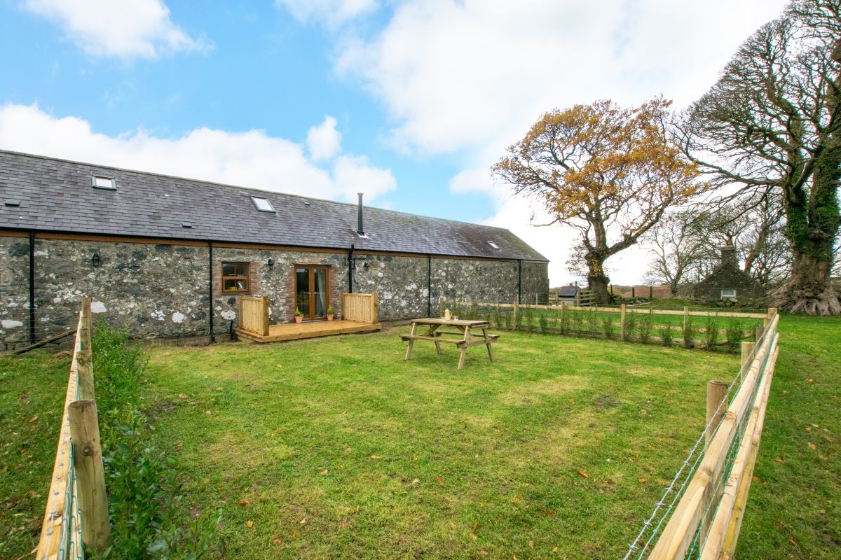 Cwrt y Llyn, listing photograph 7