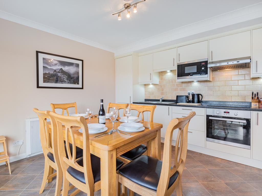 Ambleside Heights, listing photograph 3