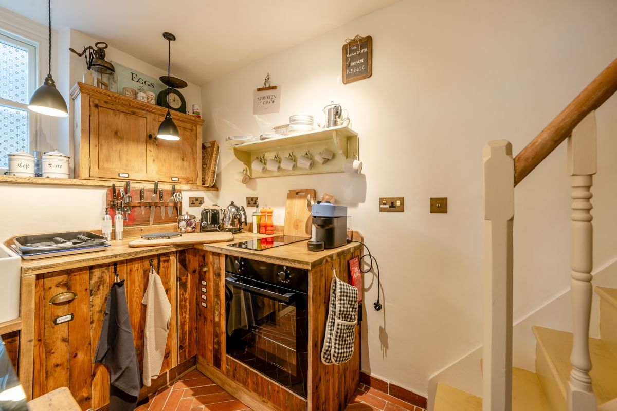 Little Red Brick, listing photograph 9