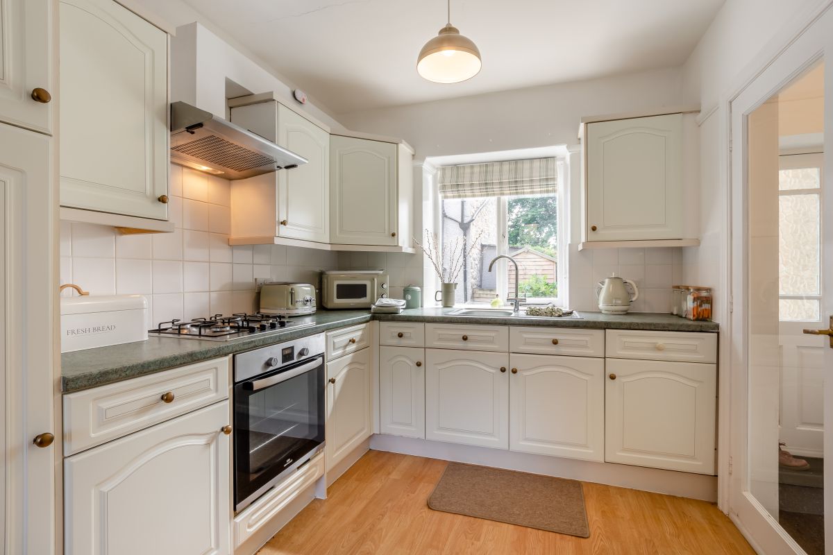 Churchgate Cottage, listing photograph 3