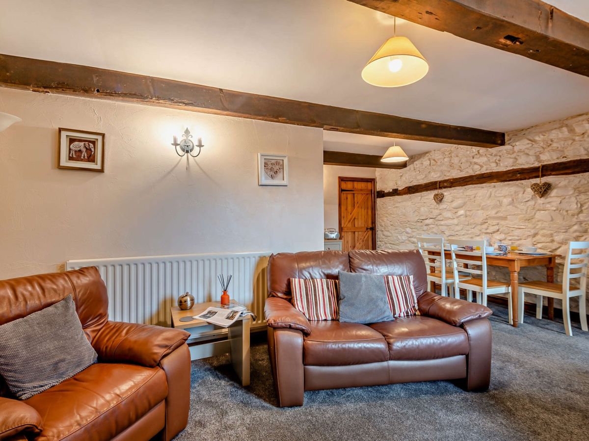 Blue's Lodge, listing photograph 7