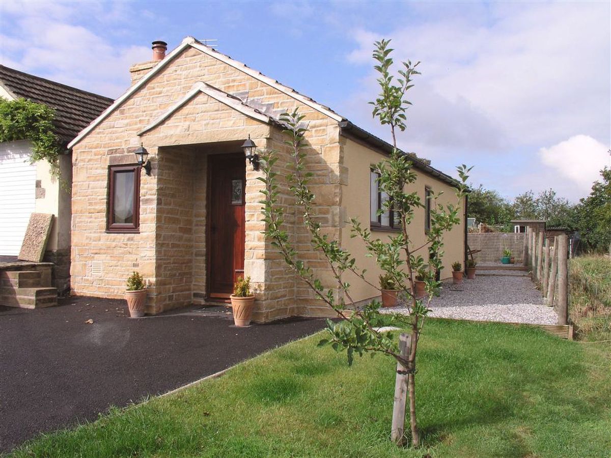 Elm Croft, listing photograph 3