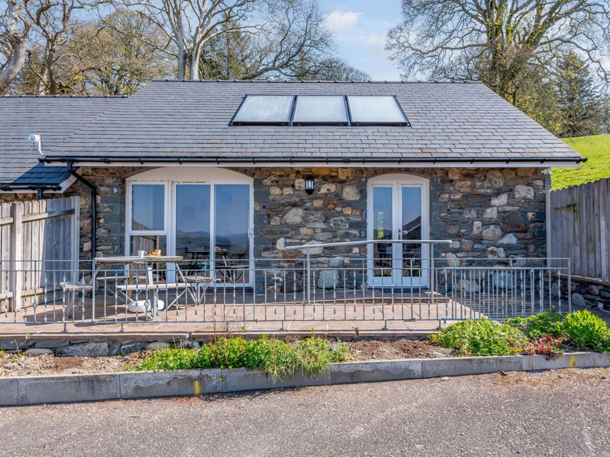 Aran - Bala Barns, listing photograph 2