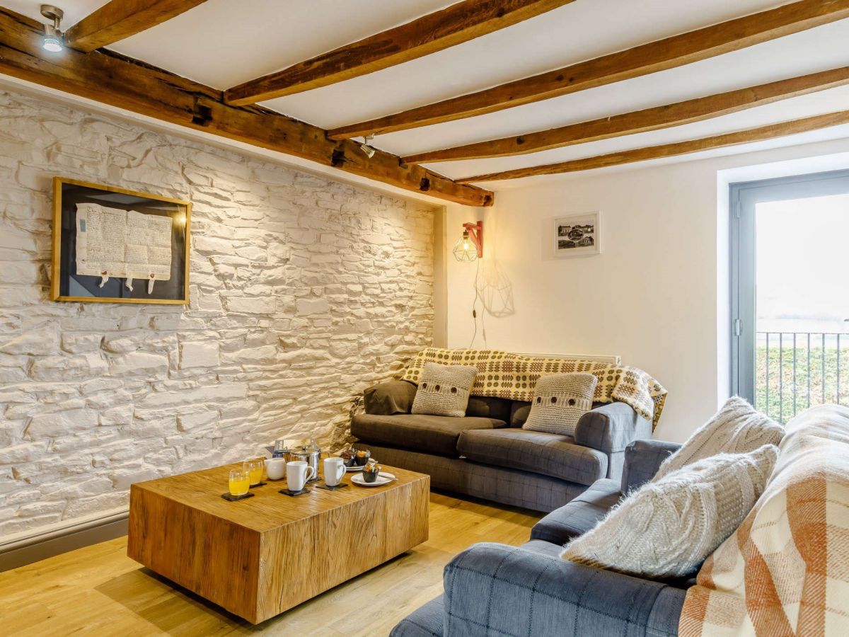 Rye Barn Llanilid, listing photograph 12